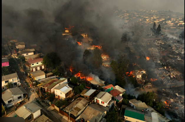 Massive forest wildfire in Chile destroying homes and forcing residents to evacuate as firefighters battle raging flames.